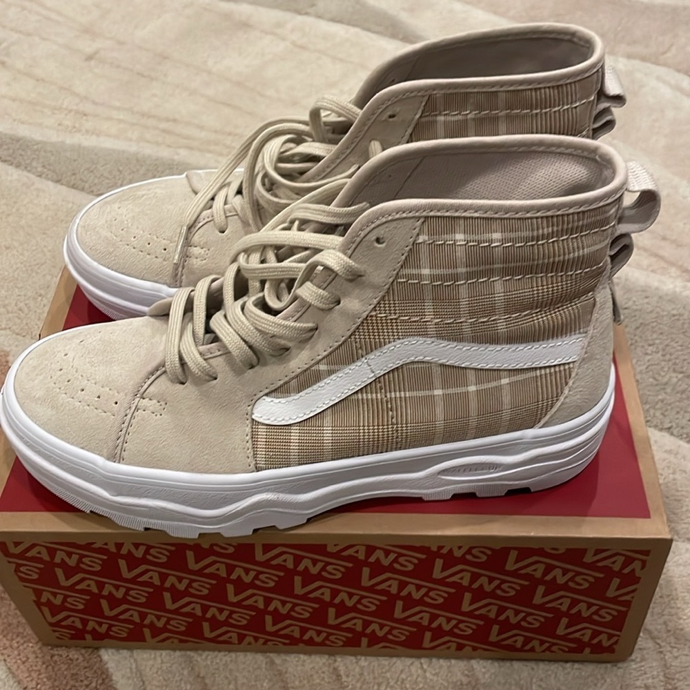 New Vans plaid French Oak     Unisex Women size 9 Men size 7.5